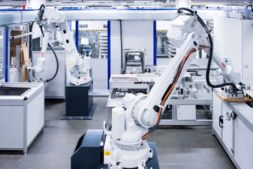 ربات‌ها در خط تولید اپل؛ پیام هشدار به شرکای انسانی