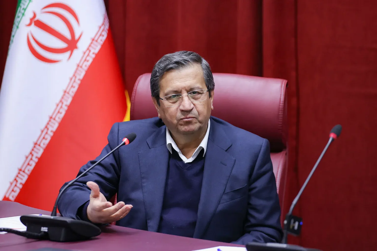 رئیس بانک مرکزی از مردم عذرخواهی کرد؛ وعده جبران خسارت ناشی از اختلالات بانکی